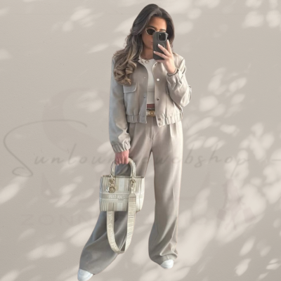Twee delige pak kleur Taupe in 3 maten