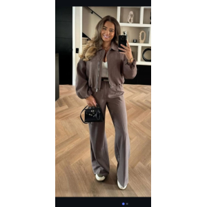 Jasje Brown in 2 maten