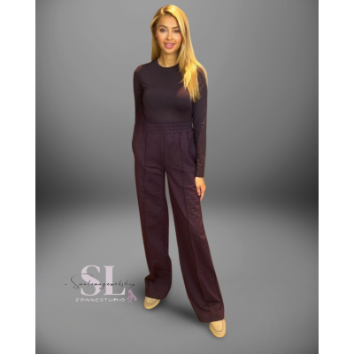 Body in kleur aubergine